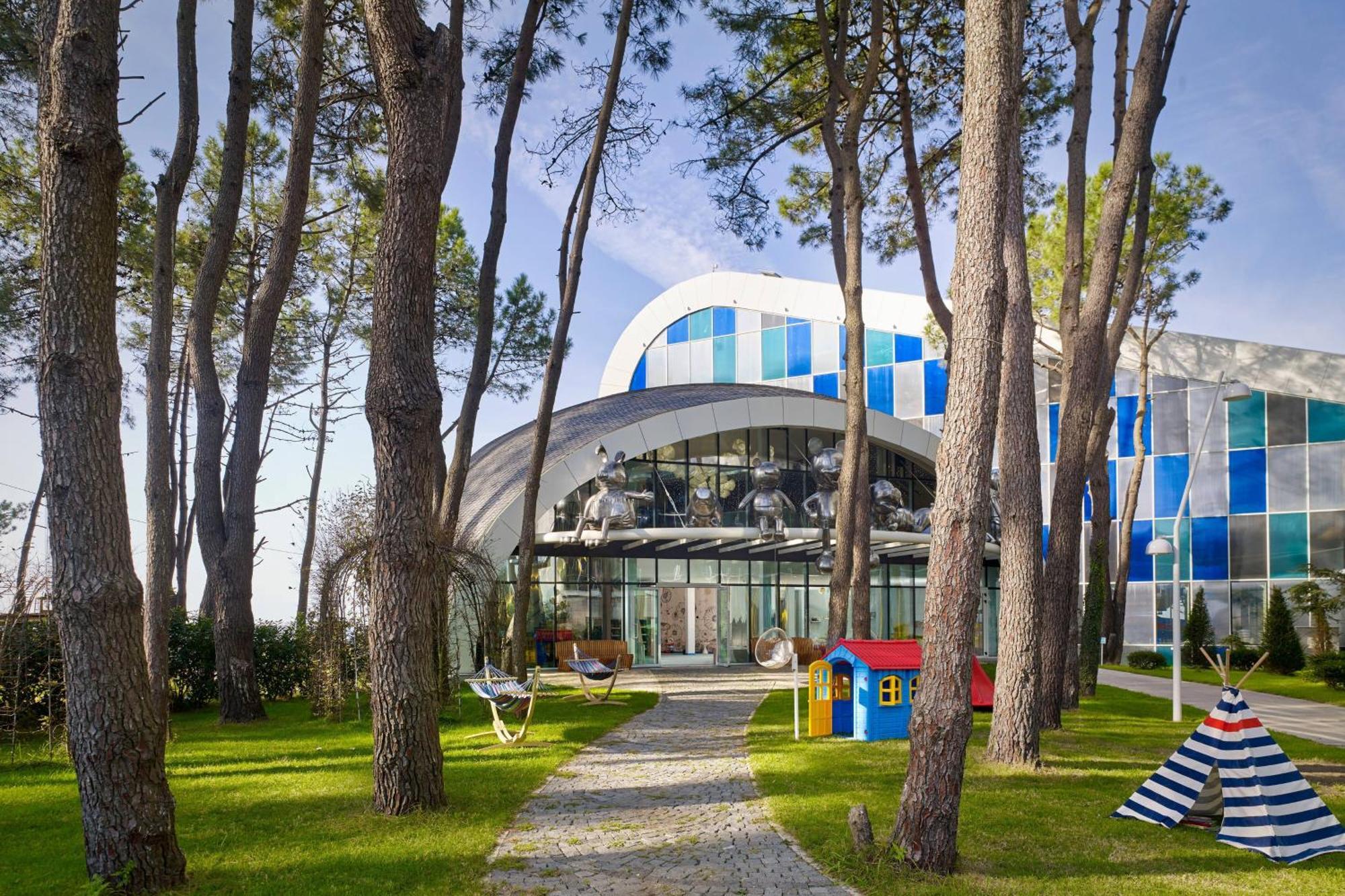 Paragraph Resort & Spa Shekvetili, Autograph Collection Exteriér fotografie The resort's main building