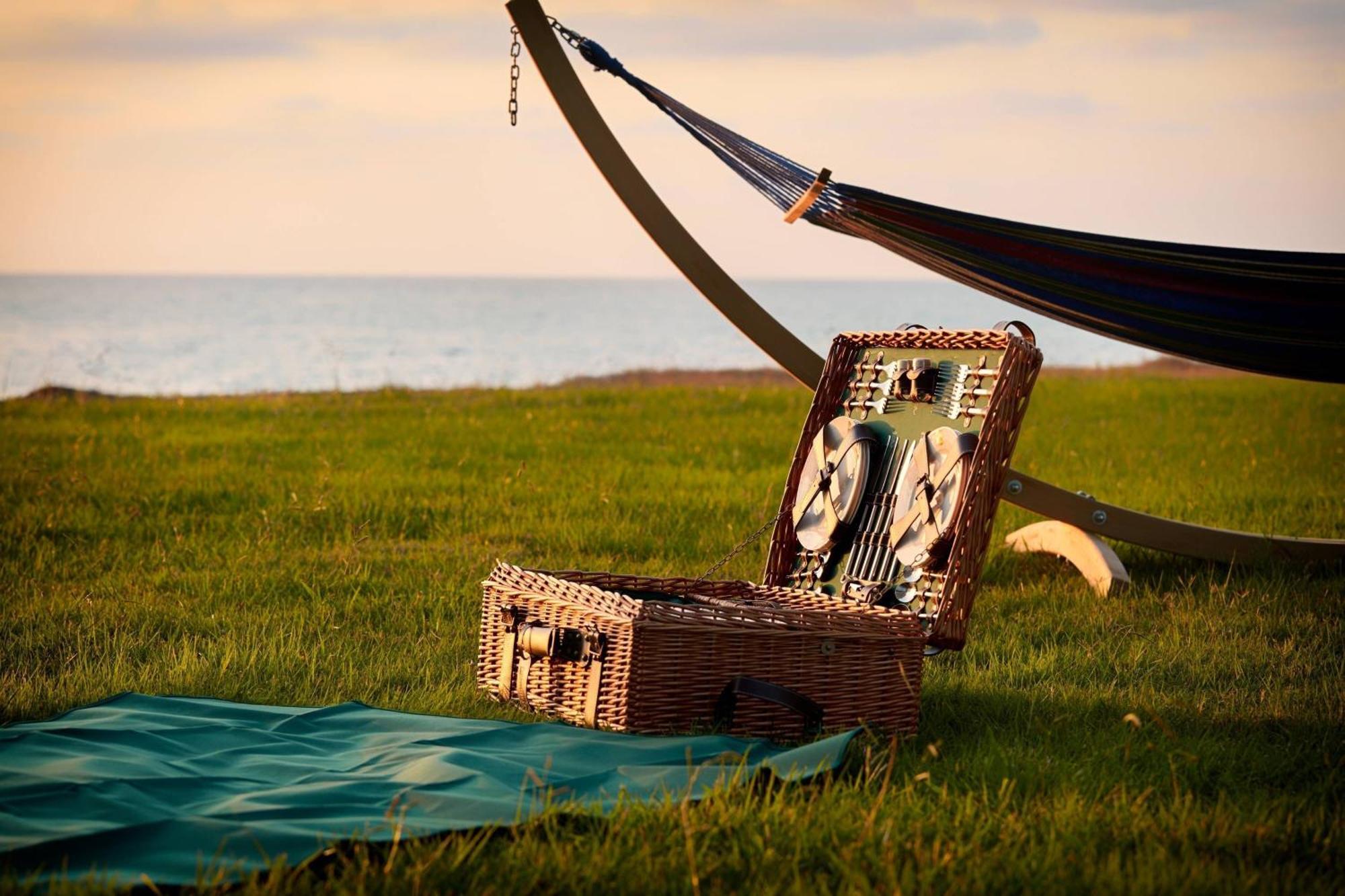 Paragraph Resort & Spa Shekvetili, Autograph Collection Exteriér fotografie A picnic basket