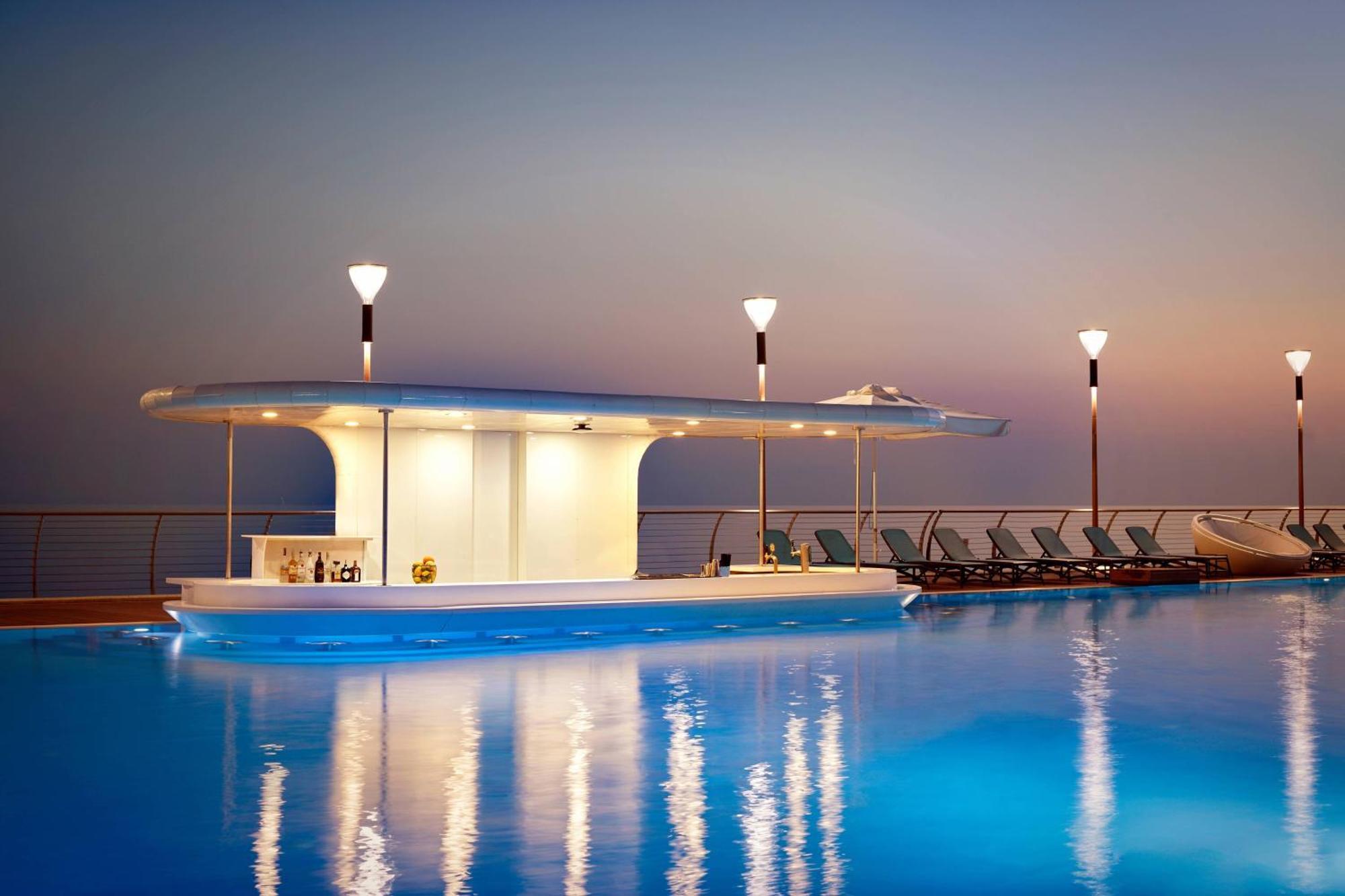 Paragraph Resort & Spa Shekvetili, Autograph Collection Exteriér fotografie The pool at the Sky Bar