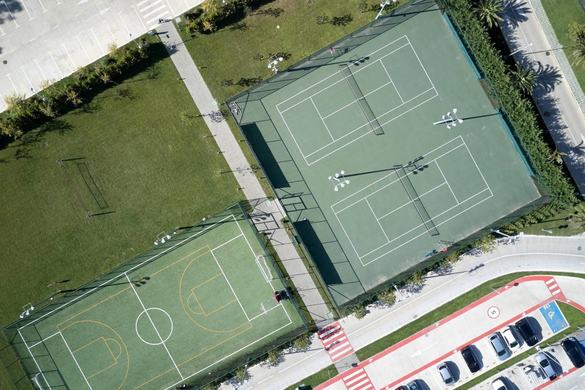 Paragraph Resort & Spa Shekvetili, Autograph Collection Exteriér fotografie Tennis courts at the University of Miami