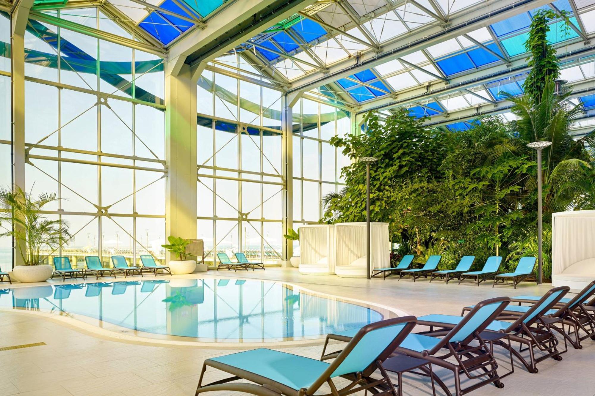 Paragraph Resort & Spa Shekvetili, Autograph Collection Exteriér fotografie The pool at the Westin Palace, Madrid