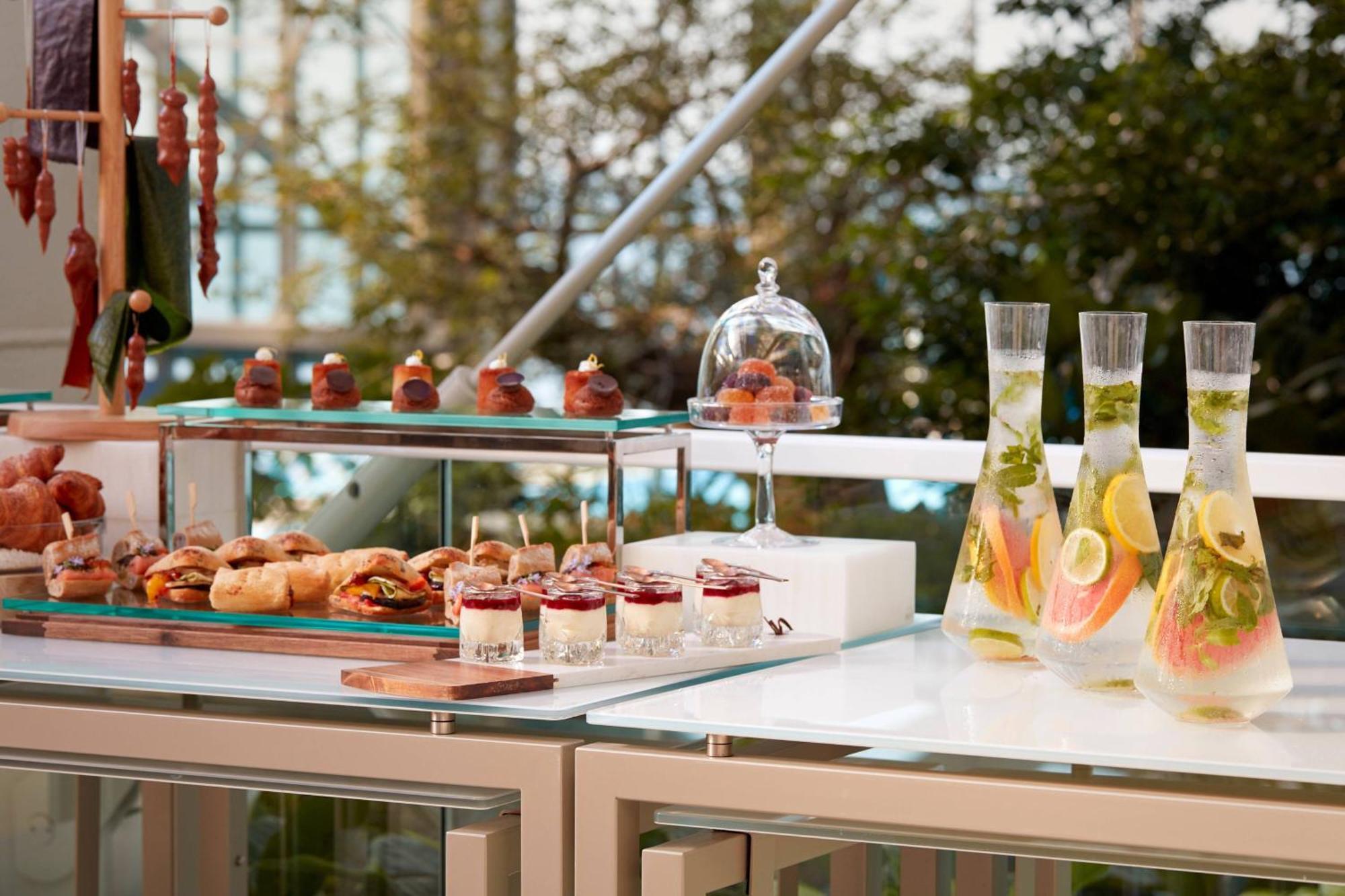 Paragraph Resort & Spa Shekvetili, Autograph Collection Exteriér fotografie A buffet at a hotel