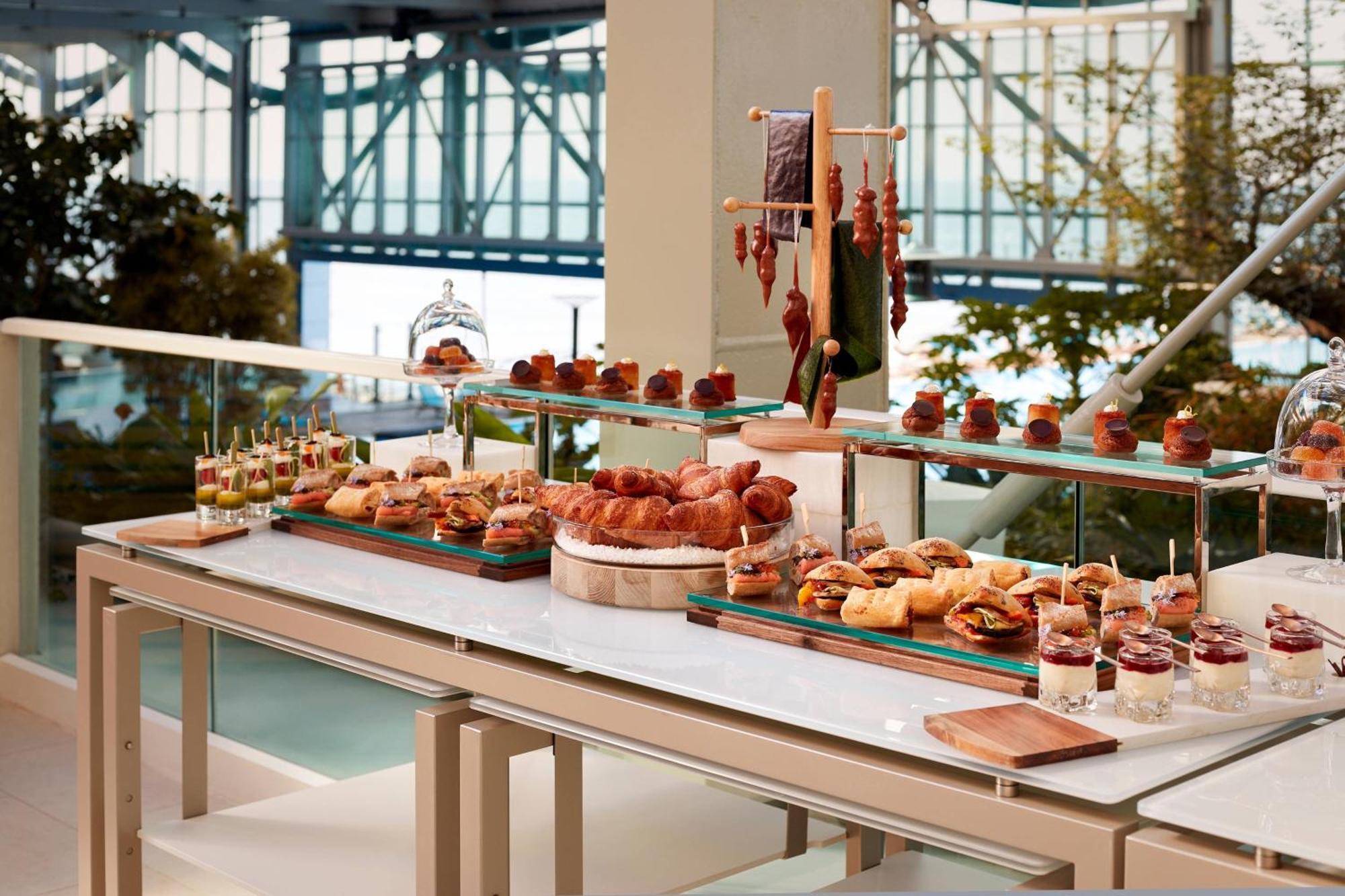 Paragraph Resort & Spa Shekvetili, Autograph Collection Exteriér fotografie A buffet at a hotel